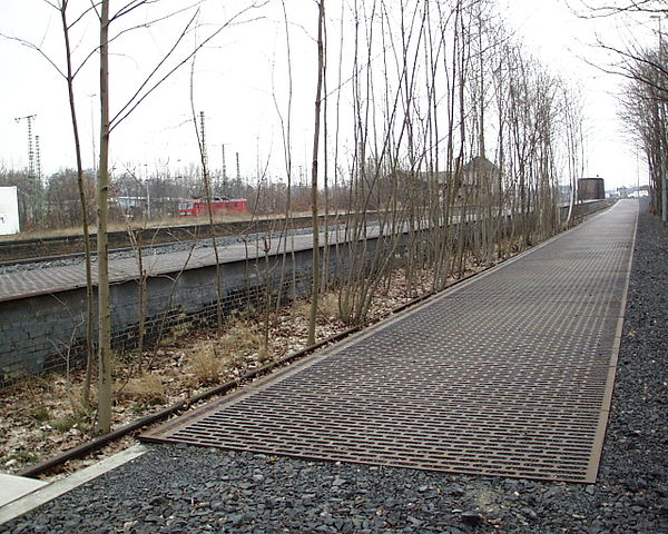 600px-2000-02-22_Bahnhof_Grunewald_Gleis_17